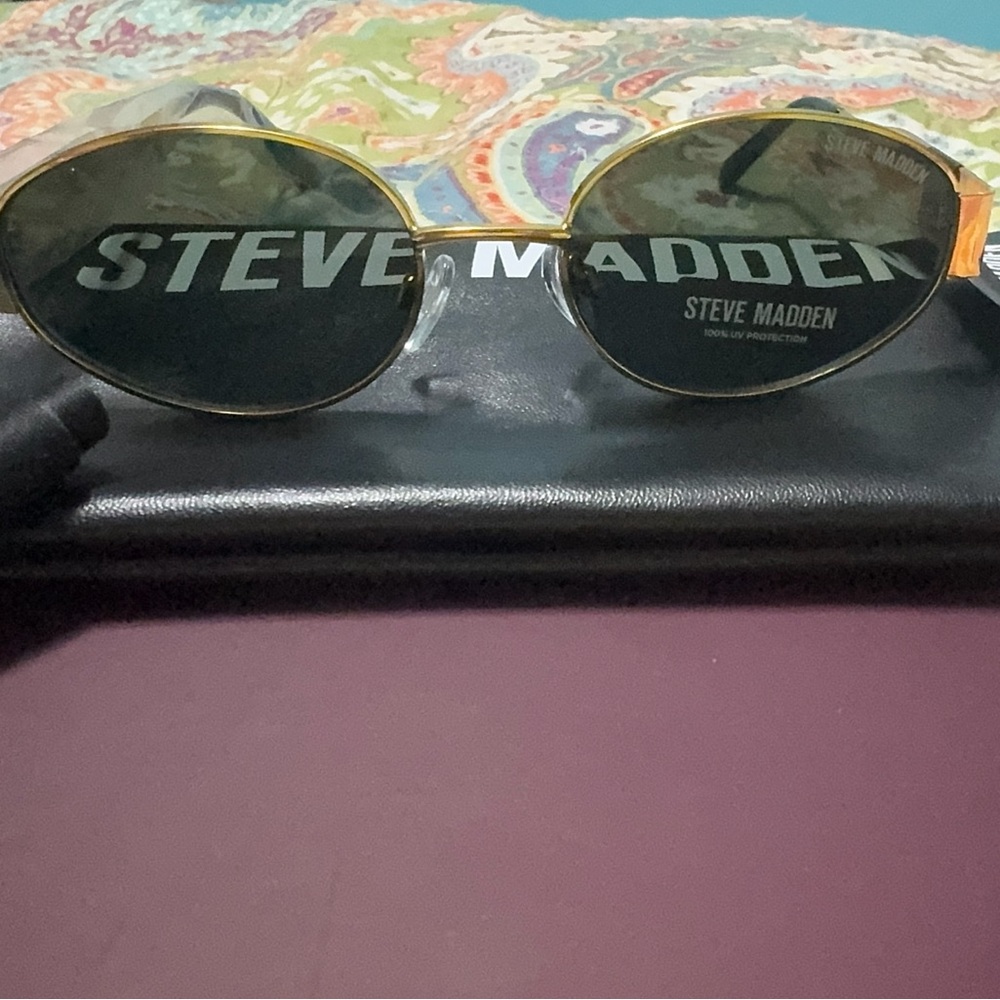 Steve Madden Gold and Black Sunglasses